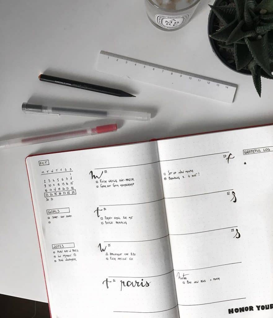 Have a look at these simple and minimalist bullet journal weekly spreads/layout for new ideas! #bulletjournal #bulletjournalweeklylog #bujo