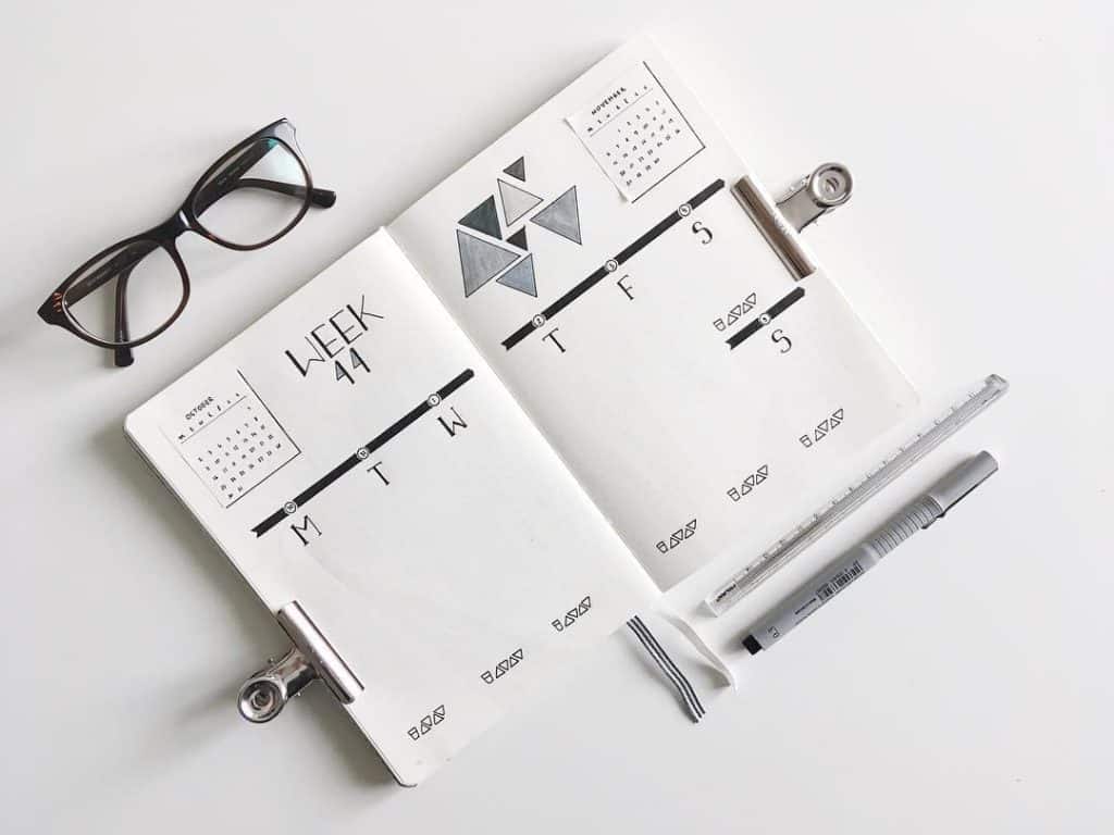 17 minimalist bullet journal accounts to follow on Instagram 